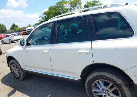 2008 Volkswagen Touareg 2 Vr6 Fsi z USA, uszkodzony, nr VIN WVGBE77LX8D001434